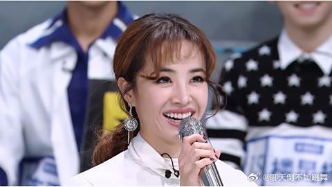 卡斯柏外表超酷，对蔡依林超温柔，真的太撩！