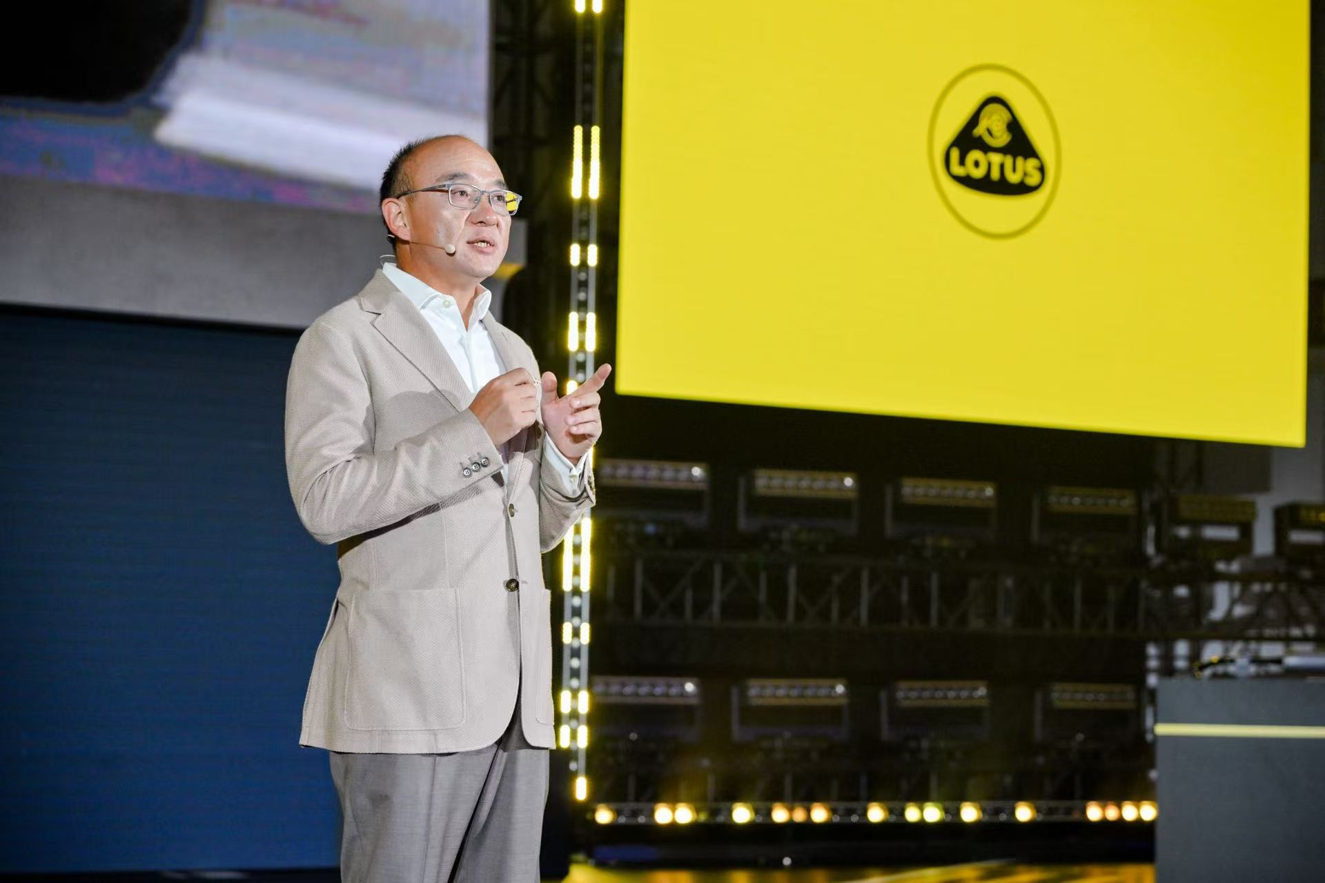 强调豪华电动，莲花新款Emeya、Eletre双车上市