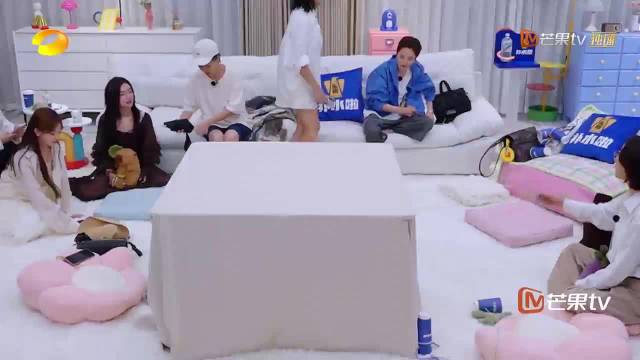 浪姐全员cos葬爱家族甩假发争双人间