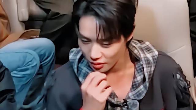 柯淳觉得自己不会说台词，总有种装的感觉，洪尧不理解