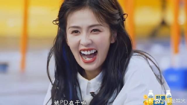 范丞丞简直导演克星 拉着姚译添疯狂磕头，白鹿都笑抽！