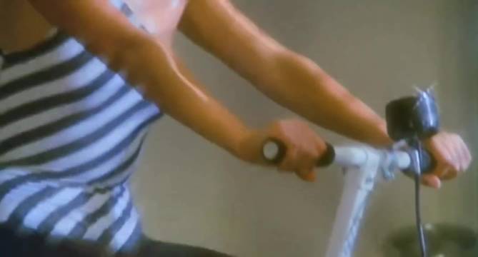 58岁王祖贤健身房锻炼状态佳，港片女神集体健身引回忆