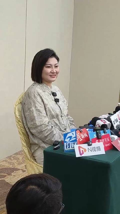 王暖暖说对离婚案开庭没有任何预设 如果拿到离婚证会更新动态