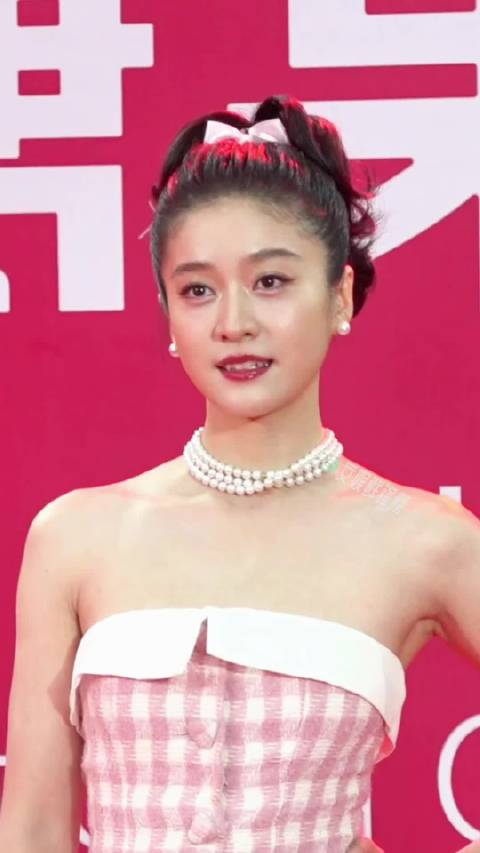 格子抹胸白裙，真的好美呀！