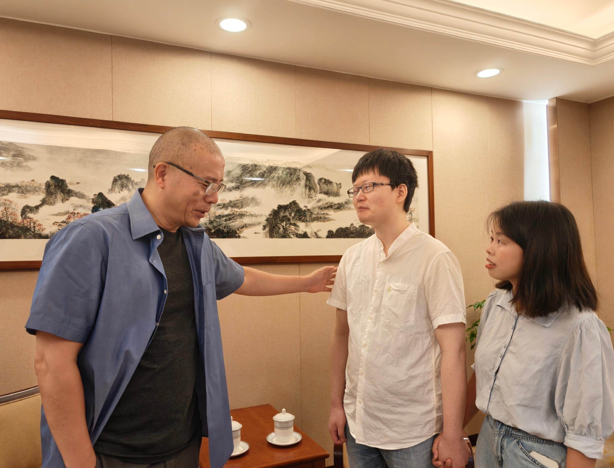 独家视频 | 当《推拿》遇上《盲校》：茅奖作家毕飞宇温馨对话“90后”盲人作家吴可彦