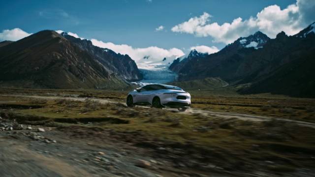 阿维塔06搭载华为乾崑智驾ADS4穿越雅鲁藏布