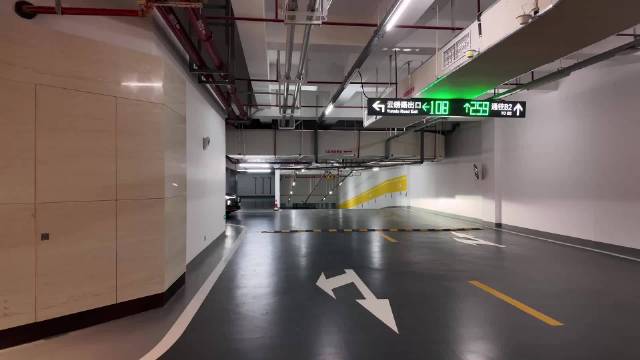 胡歌乘沃尔沃XC70抵发布会现场