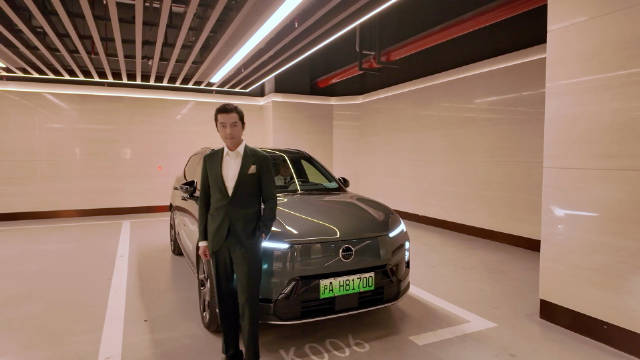 胡歌现身沃尔沃xc70发布会，新车空间外形获赞