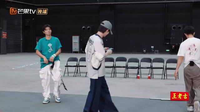 张晋赞苏新皓武学奇才，披5舞台表现惊艳