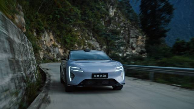 阿维塔06携华为乾崑智驾ADS4挑战雅鲁藏布江