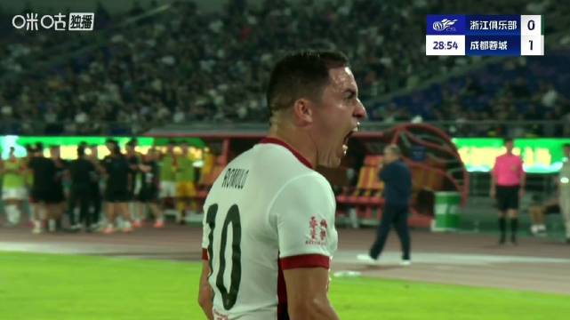 罗慕洛头球破门，成都蓉城客场1-0领先浙江队