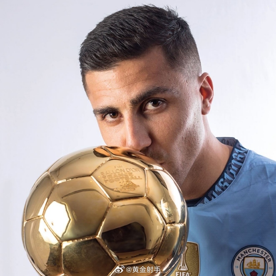 邦马蒂三夺女子金球奖引争议，未获欧冠欧洲杯成焦点