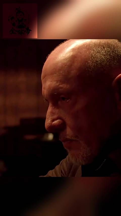 男子见裸足冲出引发热议