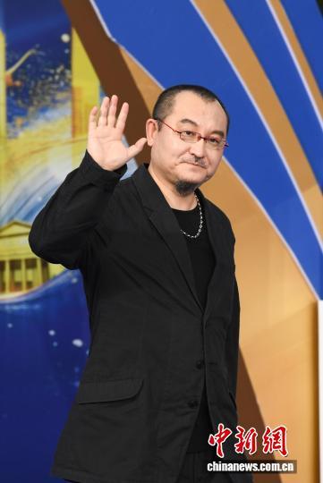 图为中国导演乌尔善亮相红毯。中新社记者 王东明 摄