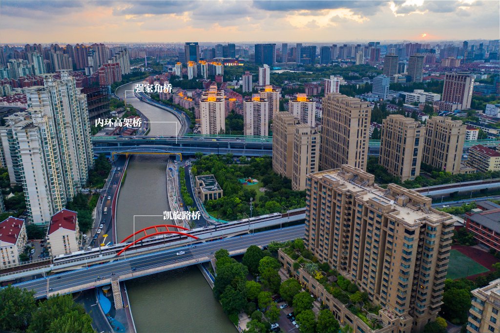 俯瞰苏州河上的凯旋路桥、内环高架桥、强家角桥。澎湃新闻记者 施佳慧 制图