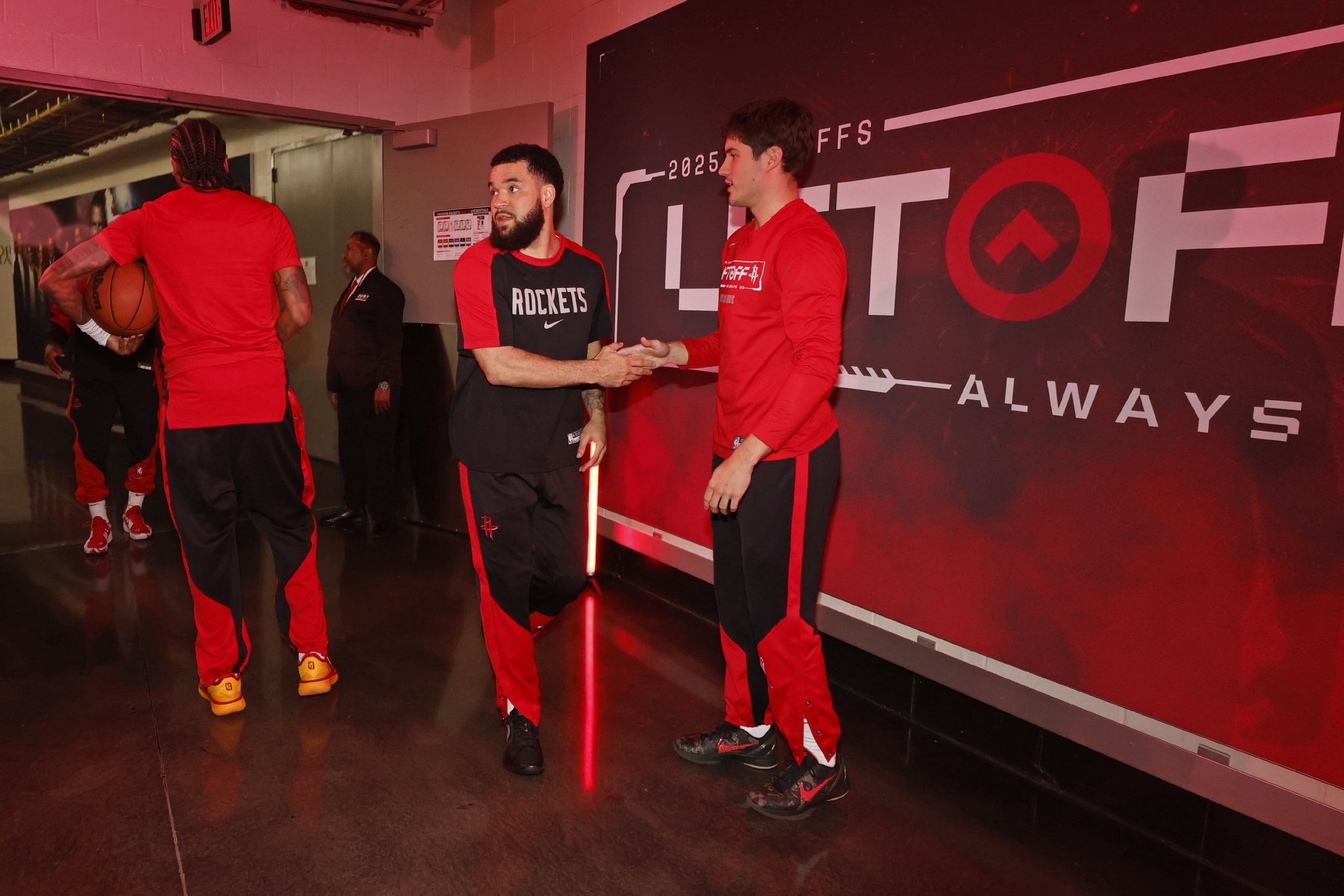 范大将军伤停一年 火箭的1号位该怎么补？