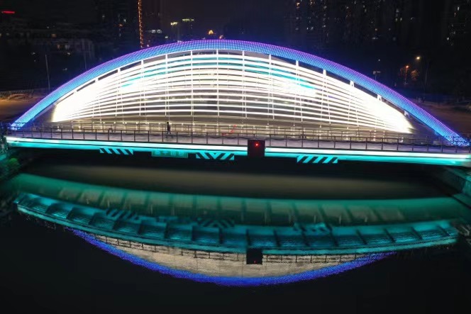  “苏河之眼”首次亮灯。上海城投 图
