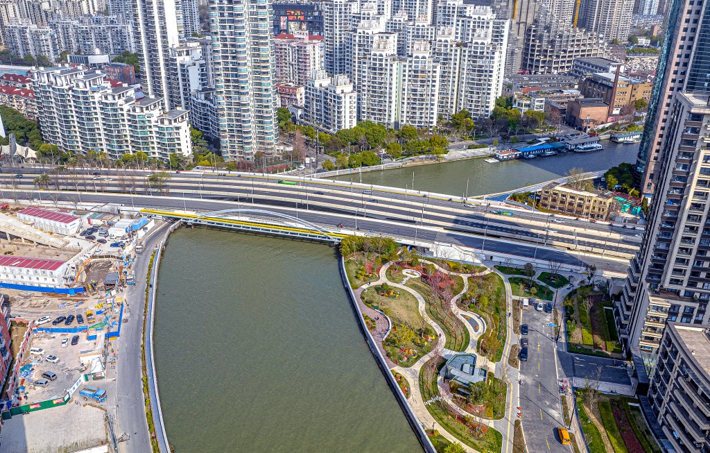 俯瞰长寿路桥。视觉中国 资料图