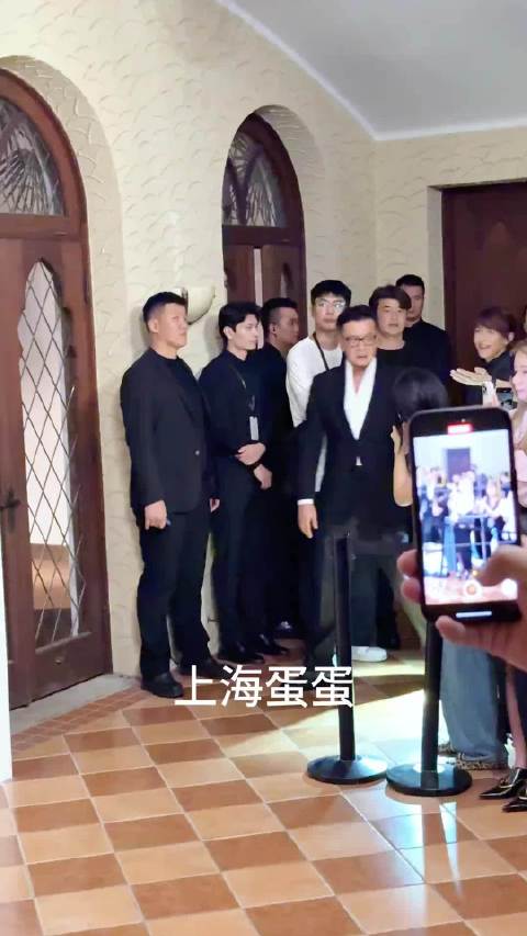 虽然知道是苏菲玛索，但一眼看上去依然觉得是papi酱