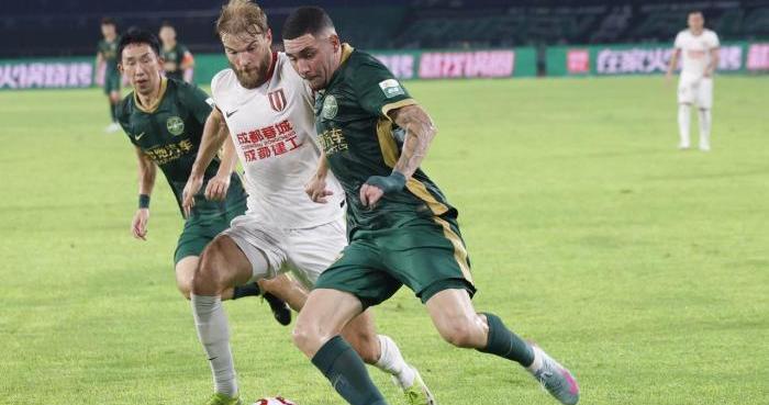 中超：浙江绿城绝平成都蓉城 榜首易主