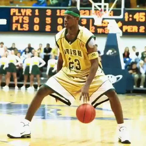 如果高中时期的詹姆斯穿越到灌篮高手里，会是怎样一种存在？