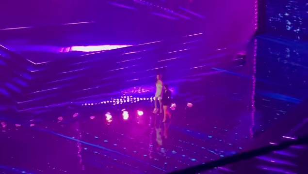 范玮琪与希林娜依高合唱《如果的事》，希林表现稳健范玮琪紧张失误