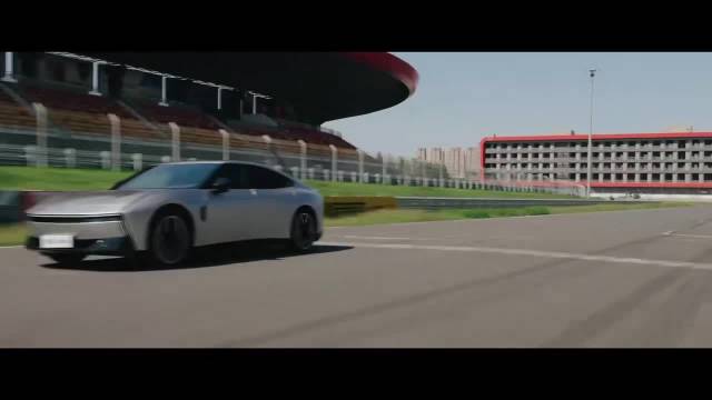 小鹏P7赛道嘉年华启动，专业赛道释放性能潜力