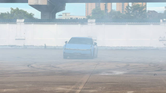 Uncle郭漂太嗨了，我心疼我们的车胎