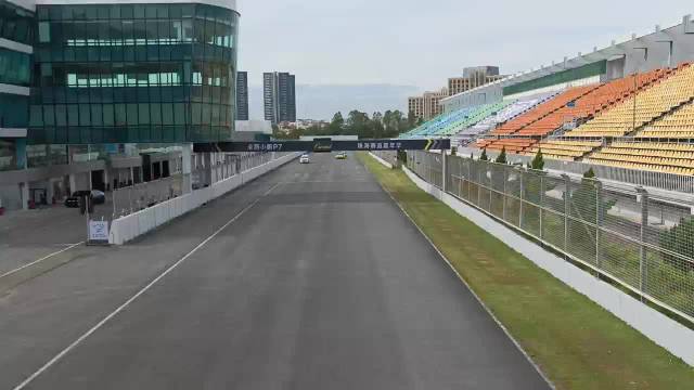 小鹏P7赛道嘉年华潮改车亮相珠海