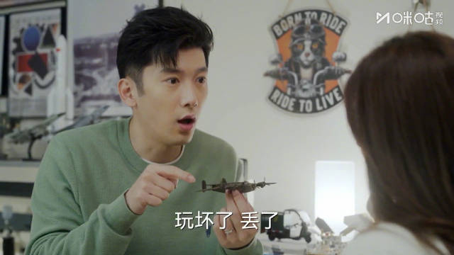 马英杰展示手办修复技艺遭晓薇质疑就业选择