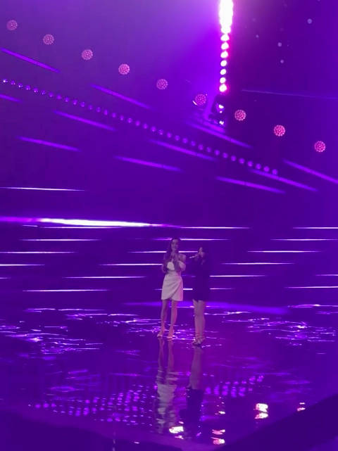 范玮琪与希林娜依高同台合唱《如果的事》