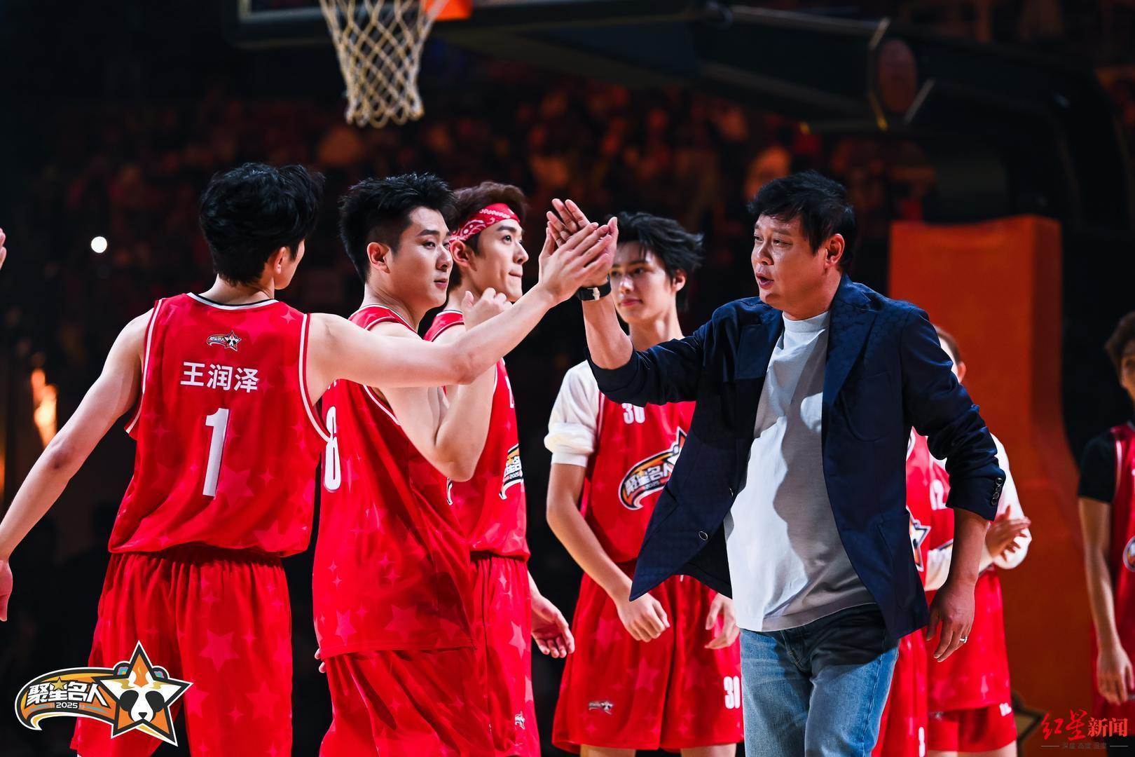起猛了！范志毅在成都出任篮球队主教练，王鹤棣大战NBA传奇球星