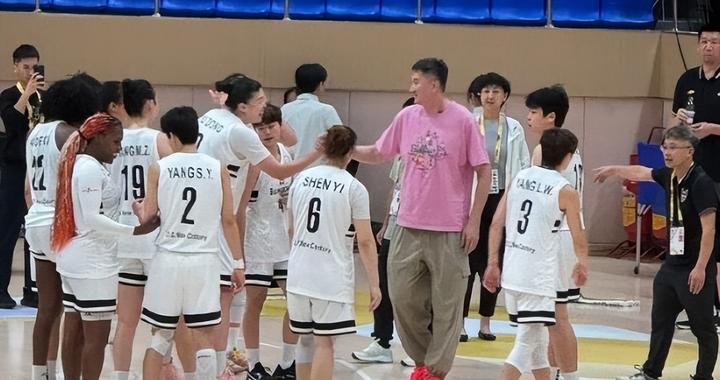 三战30中25如鲨鱼！又一女篮新星蜕变王牌 谁说宫鲁鸣无识人之才？