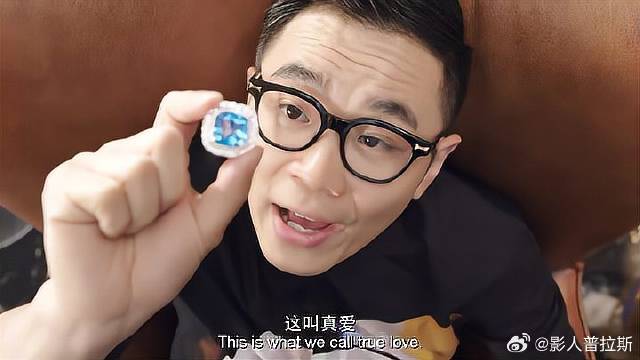 大鹏上秒嘴上说着真爱 对女友表忠心，下秒就满脸的唇印