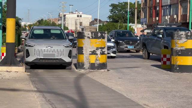 《绝版素材》风云T9大哥过2.1m限宽车技虽然好，但还是刮到左边了