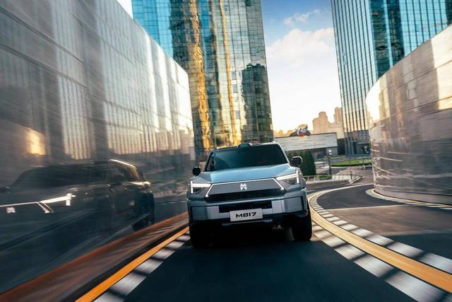 满油满电能跑1365km，更城更野更远方 猛士M817 Max+版售价36.99万元