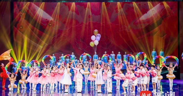 浓浓的“南京味道”，《幸福像花儿一样》在宁温情上演