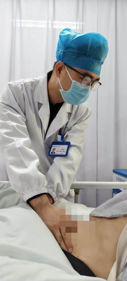 吓坏家人！七旬大爷被发现肚脐里有活蛆蠕动……专家：皮肤皱褶处易成为寄生虫“乐园”