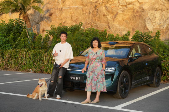英语教师Ms.Lin退休获赠智界R7开启新生活