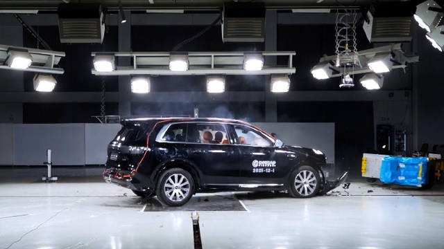 视频：问界M8纯电版获央视安全标杆，四大安全维度测试全优