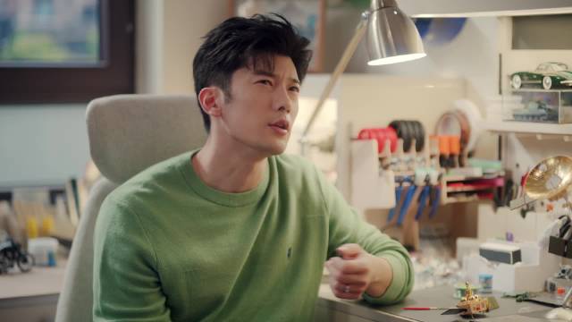 欢乐家长群2校园跳蚤市场开启，果宁马英杰手办交易引趣事