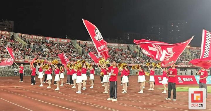 巅峰对决燃爆南湖！直击自贡内江足球盛宴高光瞬间