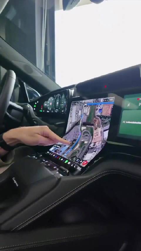 卡宴，曲面屏，谁的主意？