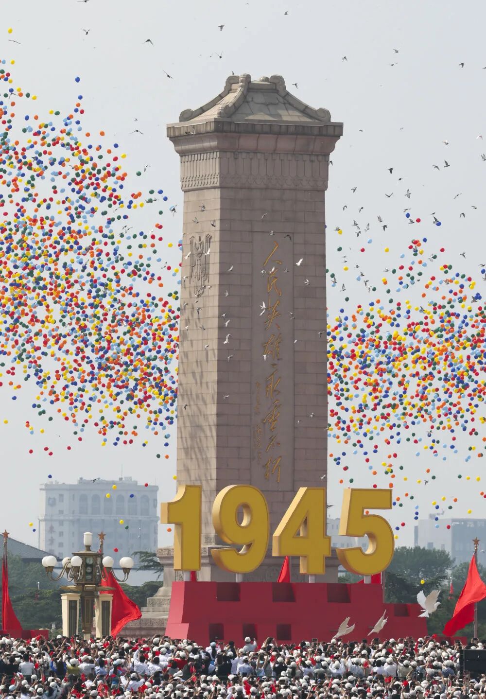 九三阅兵仪式最后放飞和平鸽