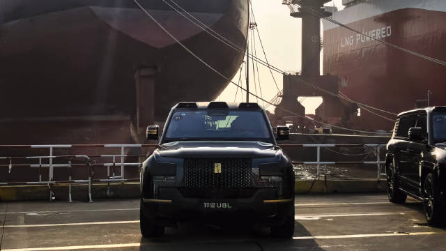 仰望U8L鼎世版车主参与济南号运输船交付仪式