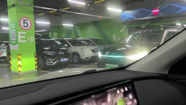 问界M9地库远程召唤引关注