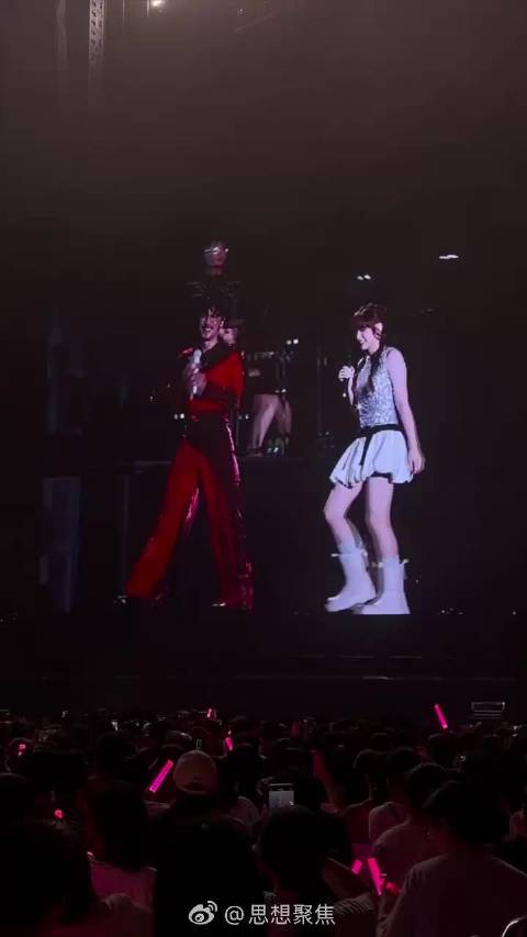 周传雄上海站邀女儿同台演绎《今宵酒醒何处》