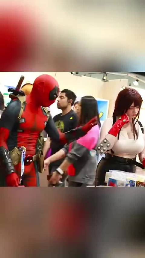 再社恐的人穿上死侍的衣服也秒变社牛