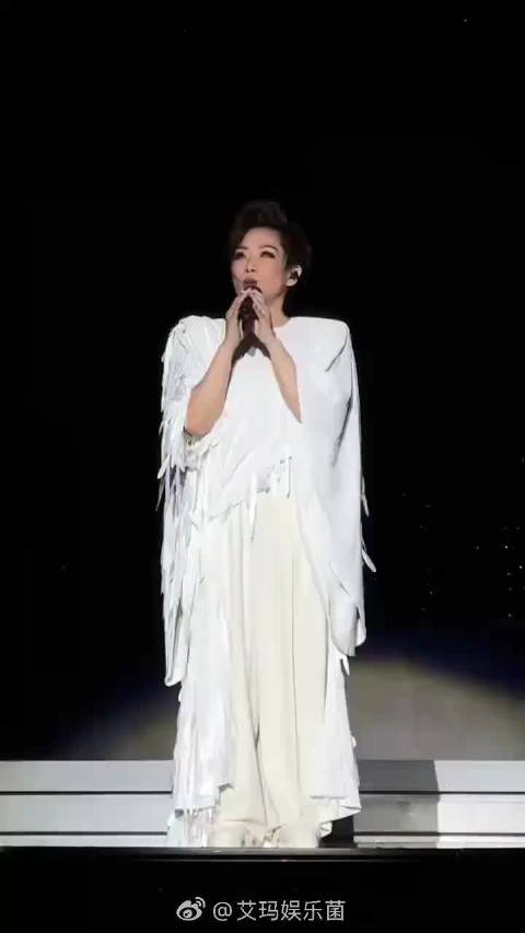 林忆莲佛山演唱会落幕，歌声温暖全场