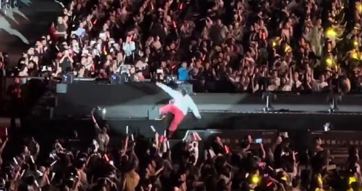 歌手杨宗纬从2米高台跌落，致右手骨裂、6根肋骨断裂，本人最新回应：还不能躺着睡